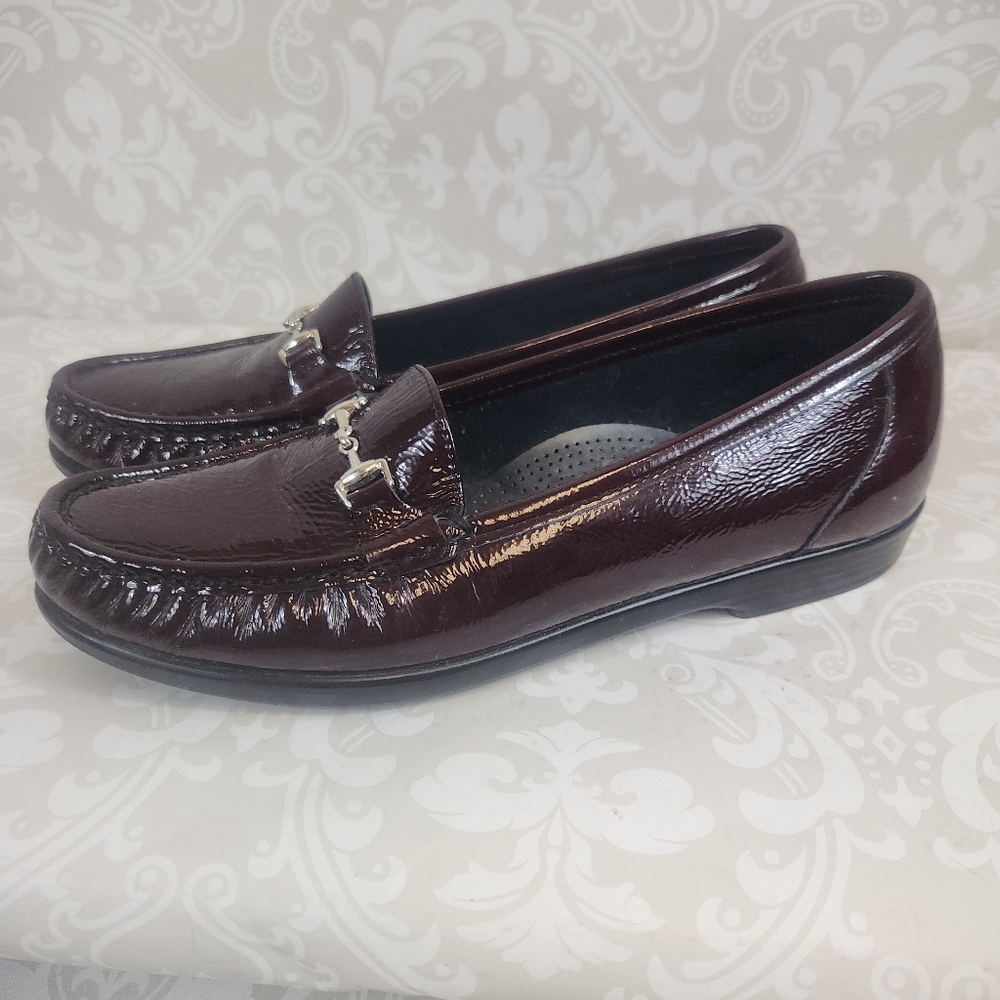 EUC SAS Tripad Comfort Foot Bed Patent Burgundy Loafers for Women
